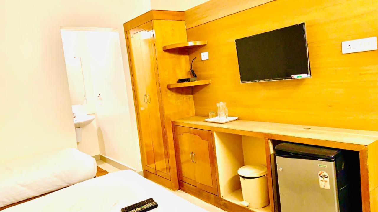 Half Moon Palace Chennai Extérieur photo