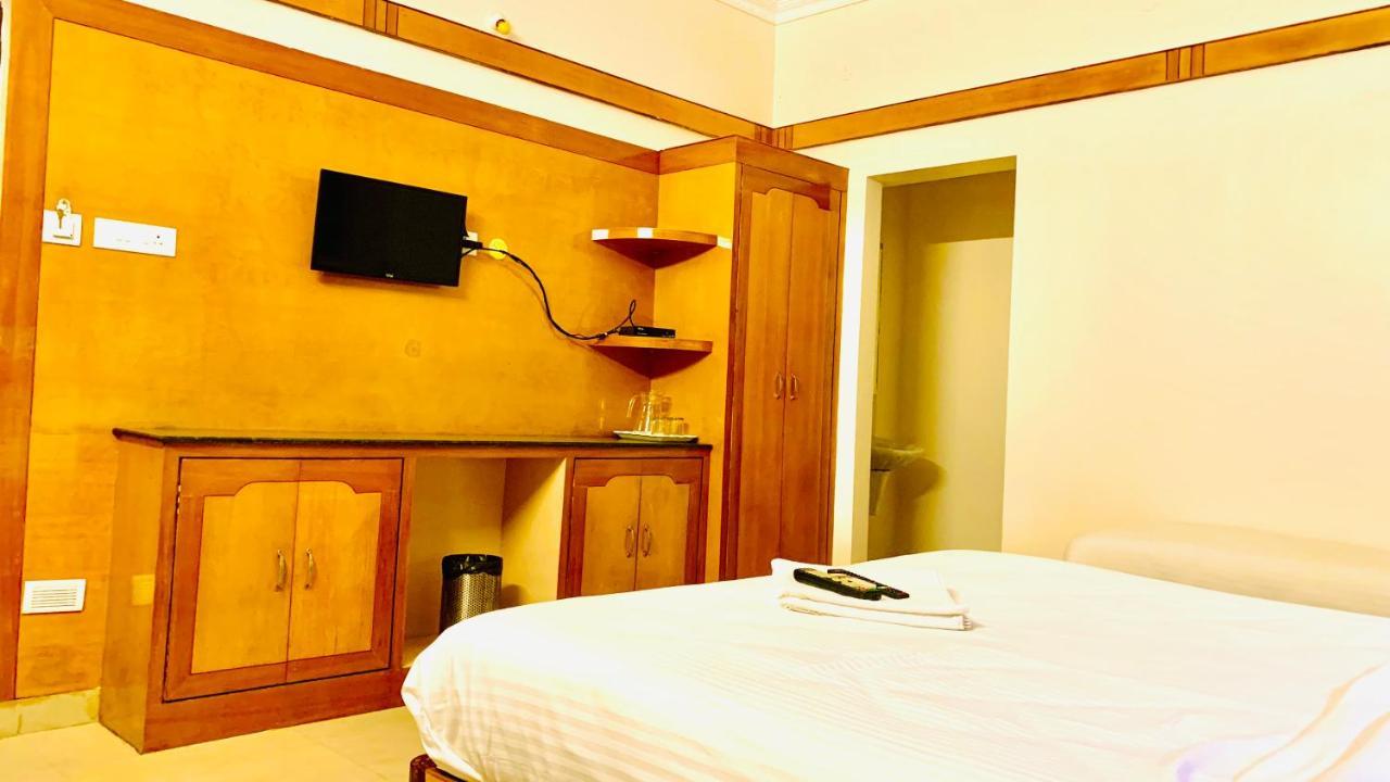 Half Moon Palace Chennai Extérieur photo